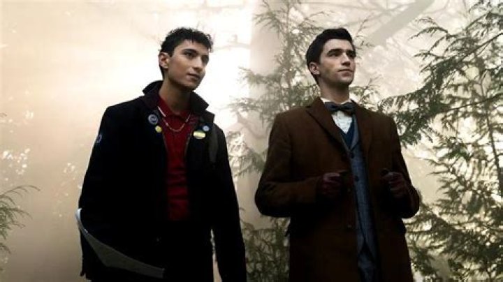 Exploring the World of Dead Boy Detectives: A Gay Perspective